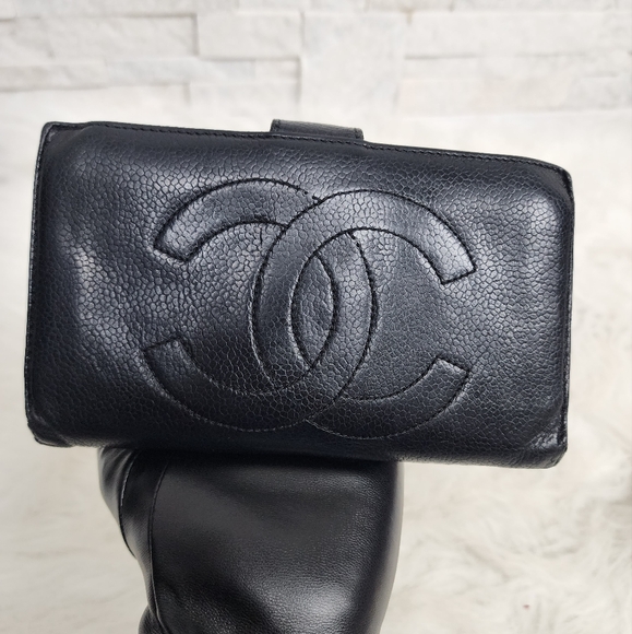 ๐ฏ % Authentic Vintage Chanel black Caviar Leather Wallet - Picture 3 of 17